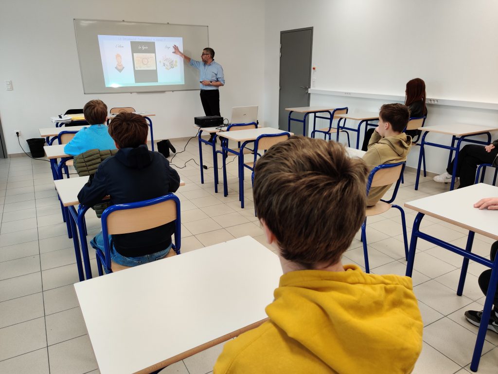 visite lycée professionnel par des collégiens